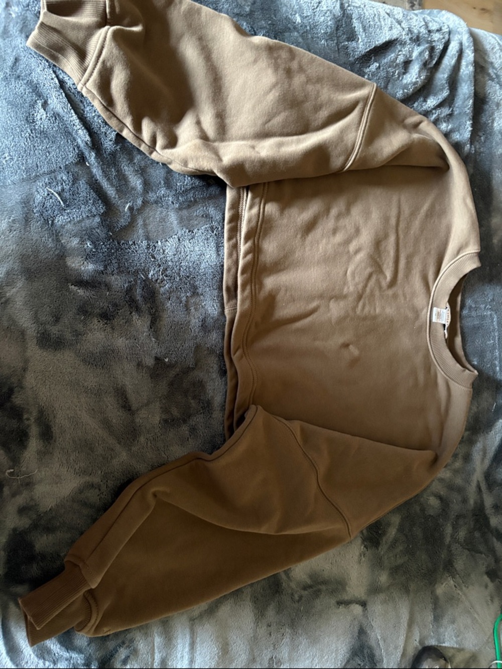 Athleta, M